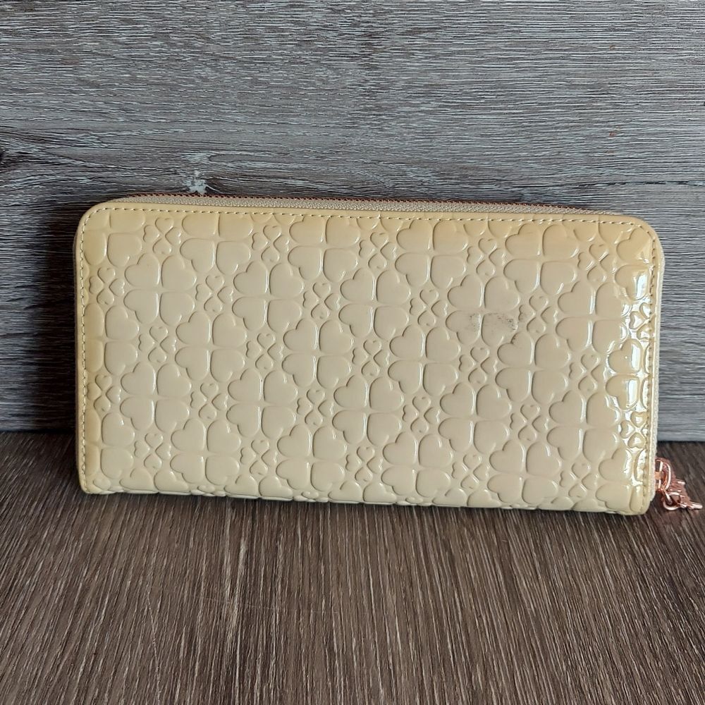 Folli Follie Limited Edition Wallet With Heart Design EUC